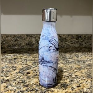 Swell insulated bottle with sports cap
